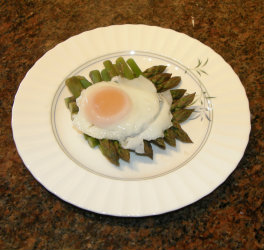 asparagus with poached egg