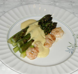 asparagus an Prawns in a creamy Hollandaise Sauce